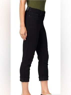 Levi’s Black Midrise denim rolled hem capri size 6